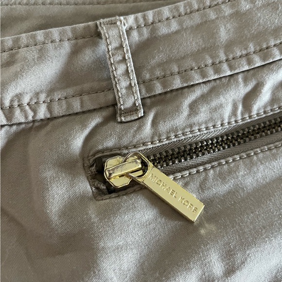 Women’s Michael Kors size 10 short - Picture 3 of 4